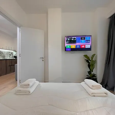 Magnetic Apartments * ティラナ